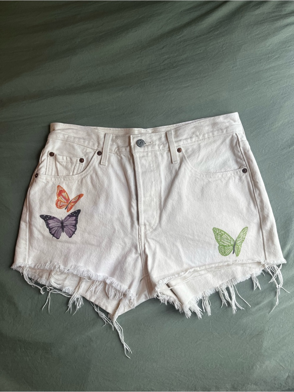 Levi's White Denim Butterfly Shorts — Size 29!!
